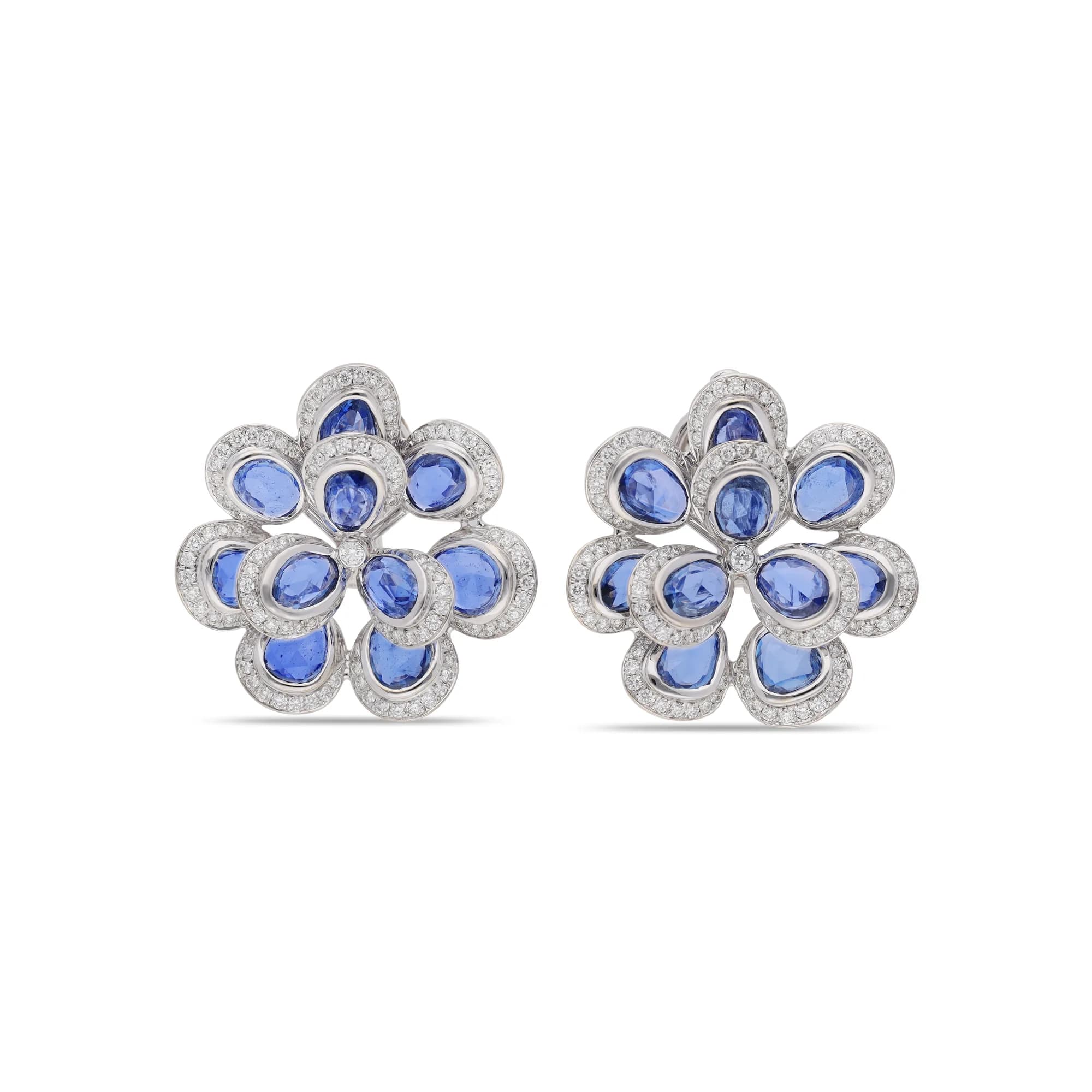 ต่างหูทองคำขาว 18K ประดับblue ไพลินและเพชร รหัสอ้างอิง HE-3108