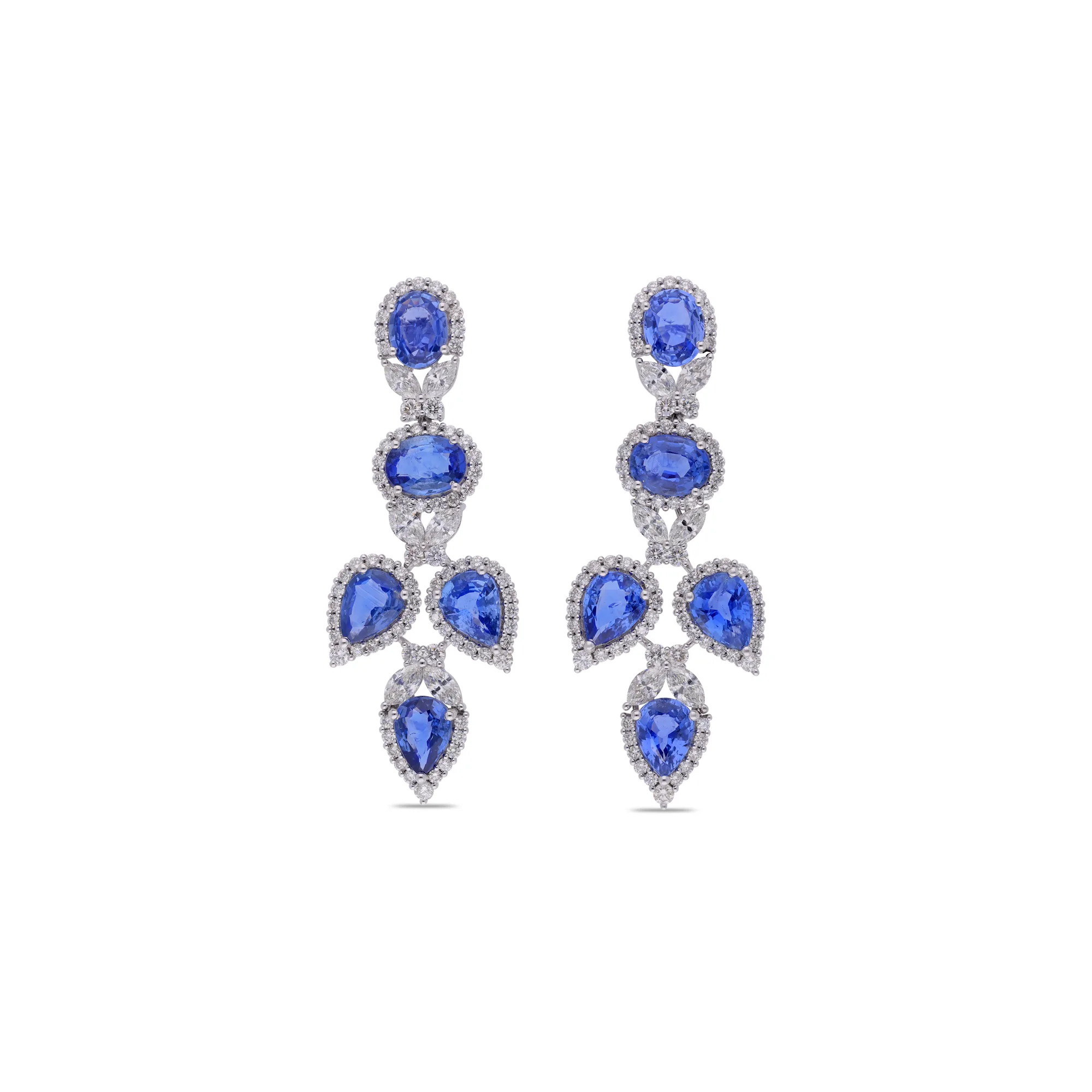 ต่างหูห้อยแซฟไฟร์น้ำเงินและเพชรจากคอลเลกชัน Blue Sapphire