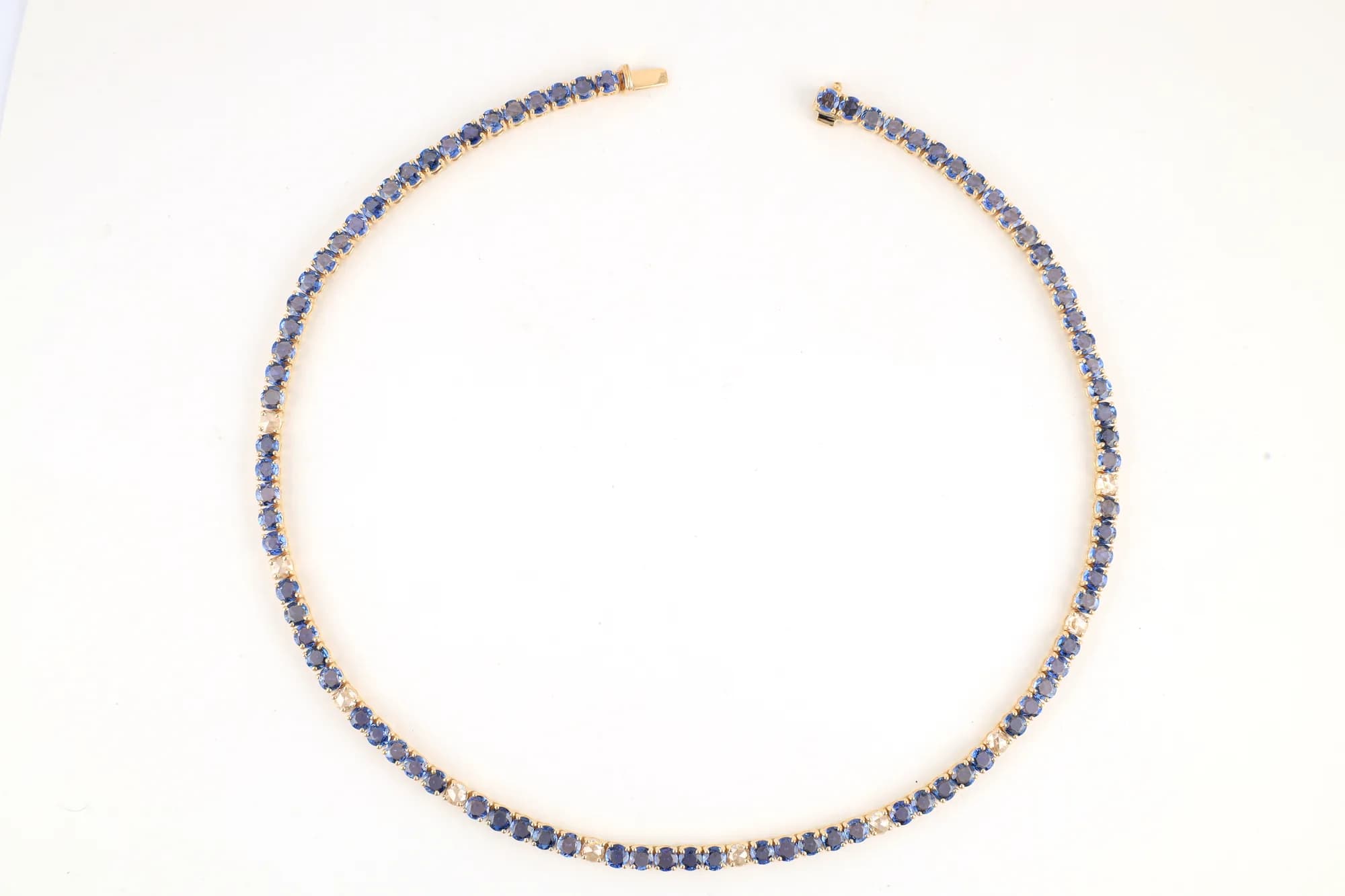 Collar de oro rosa y amarillo 18K con zafiro y diamantes