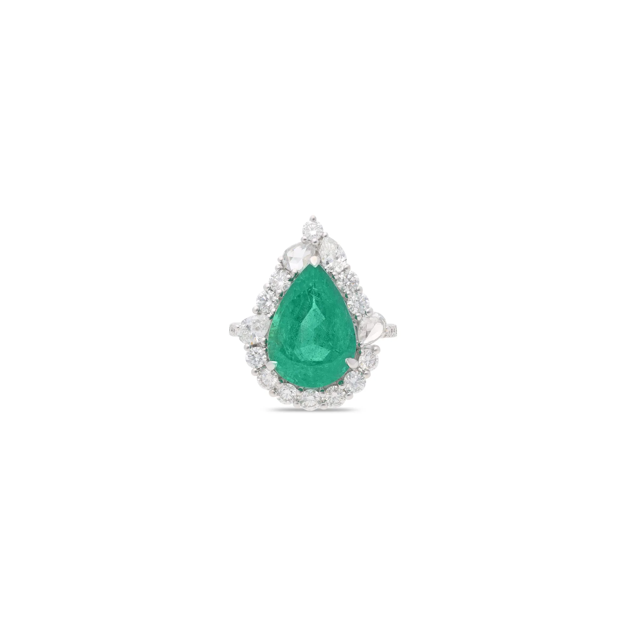 Anillo de oro blanco 18K con una esmeralda talla pera en halo de diamantes