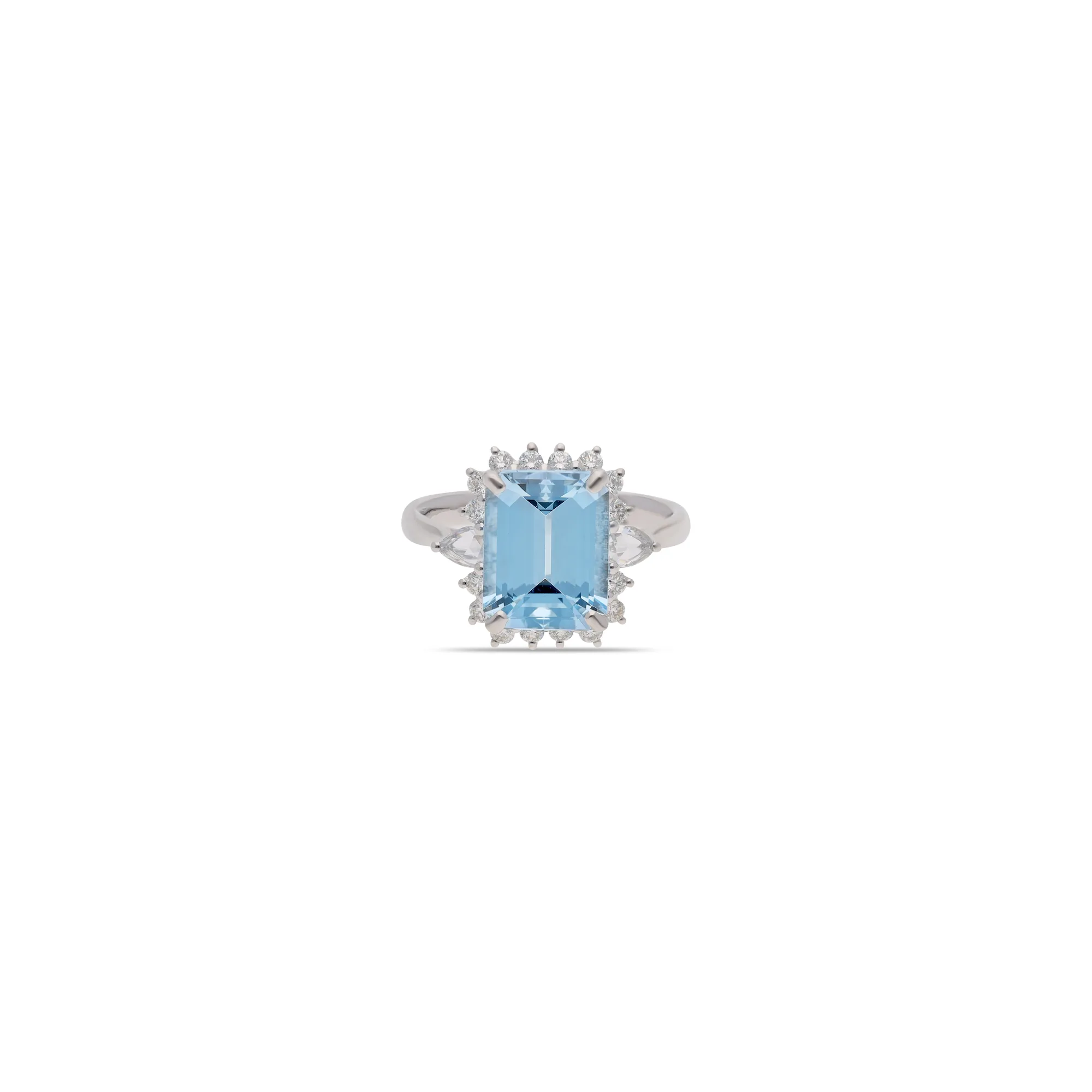 Anillo de oro blanco 18K con una aguamarina talla esmeralda y diamantes