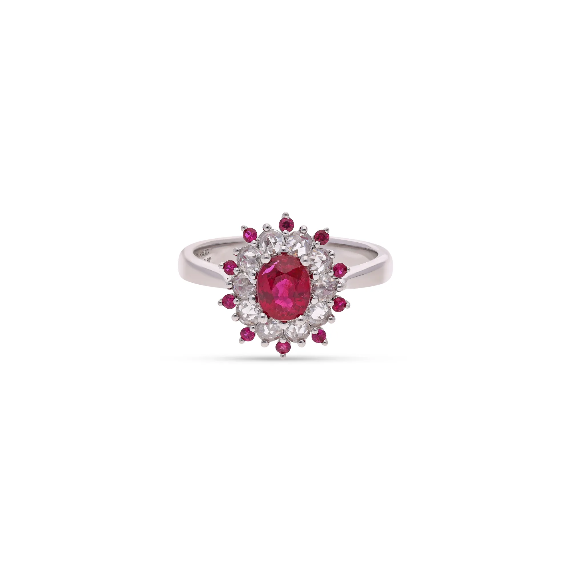 Anillo de oro 18K con rubí y diamantes