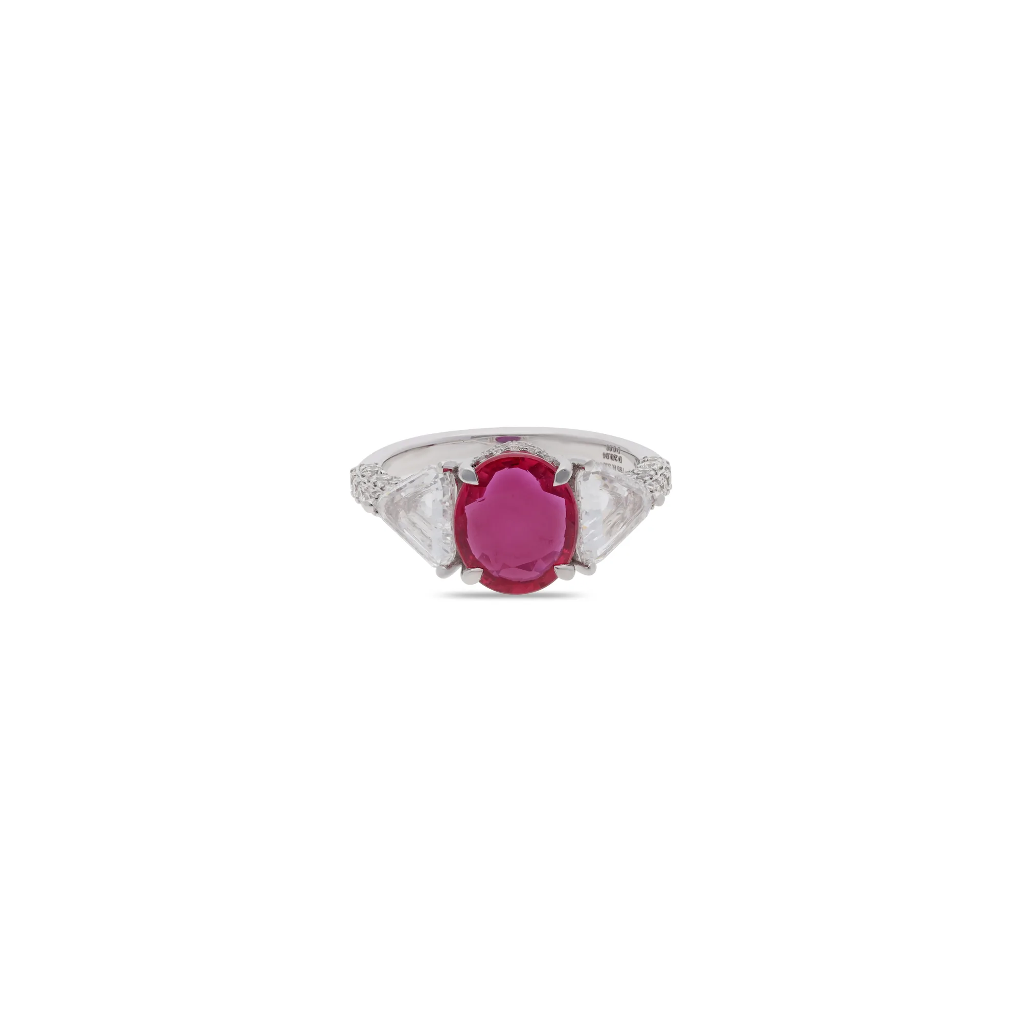 Anillo de oro blanco 18K con rubí y diamantes