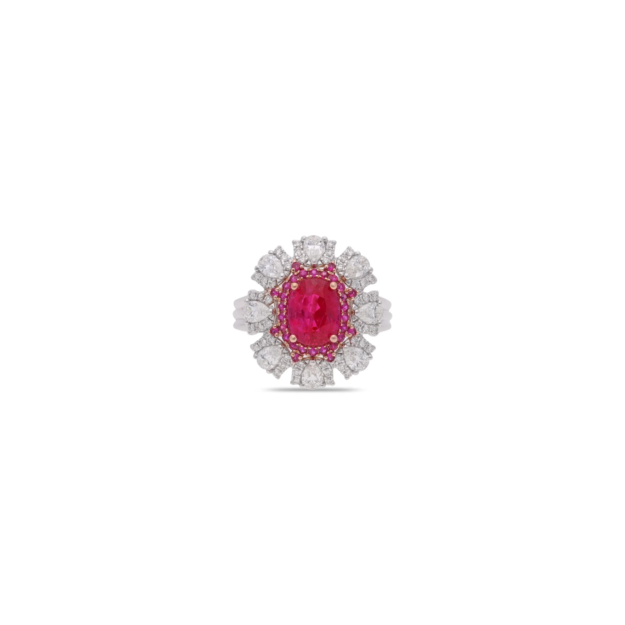 Anillo de oro 18K con rubí y diamantes