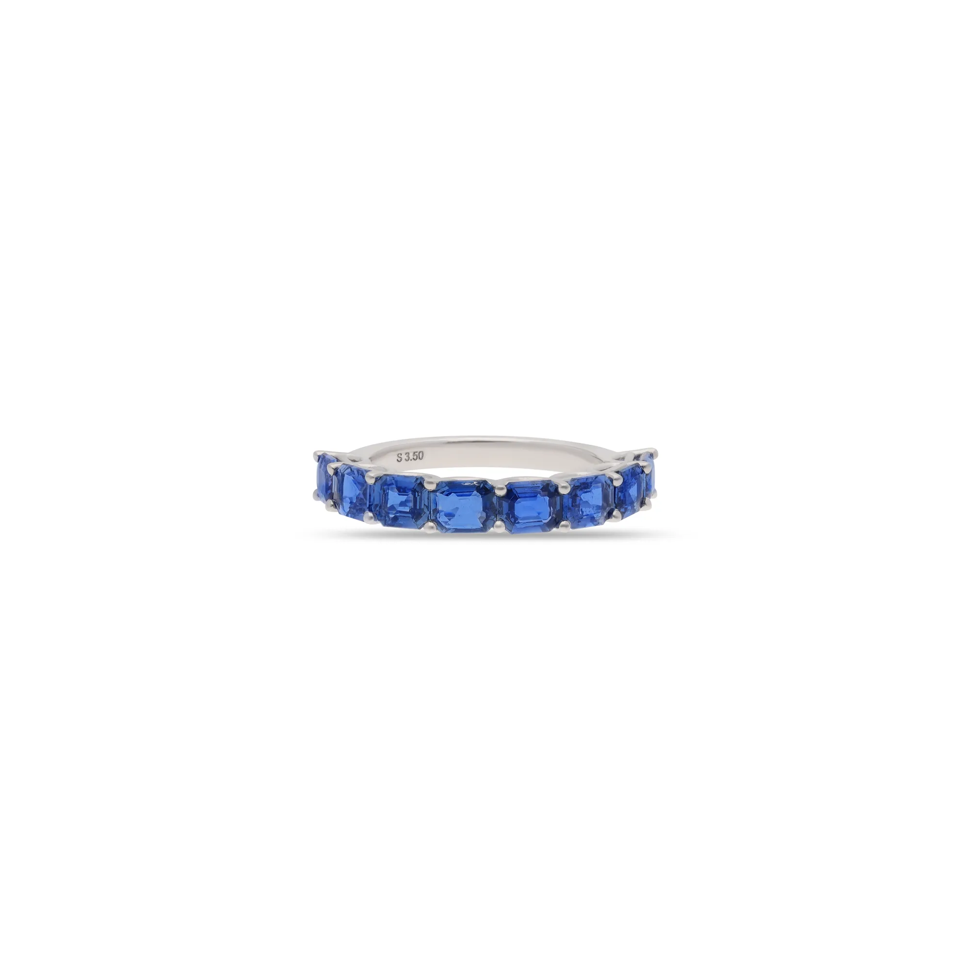 Anillo de oro 18K con zafiro azul y diamantes