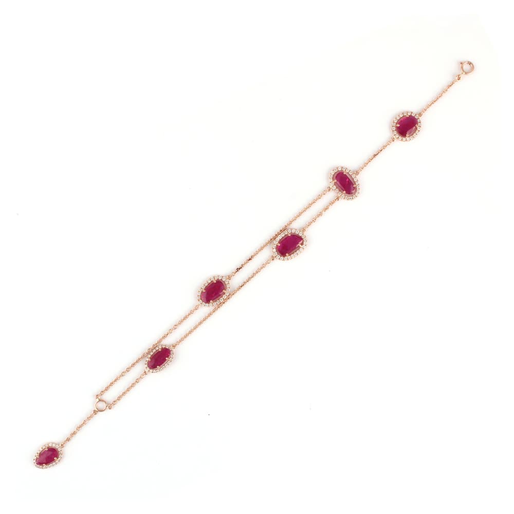 Pulsera de cadena doble de oro rosa con estaciones de rubí de talla rosa en contornos de diamantes