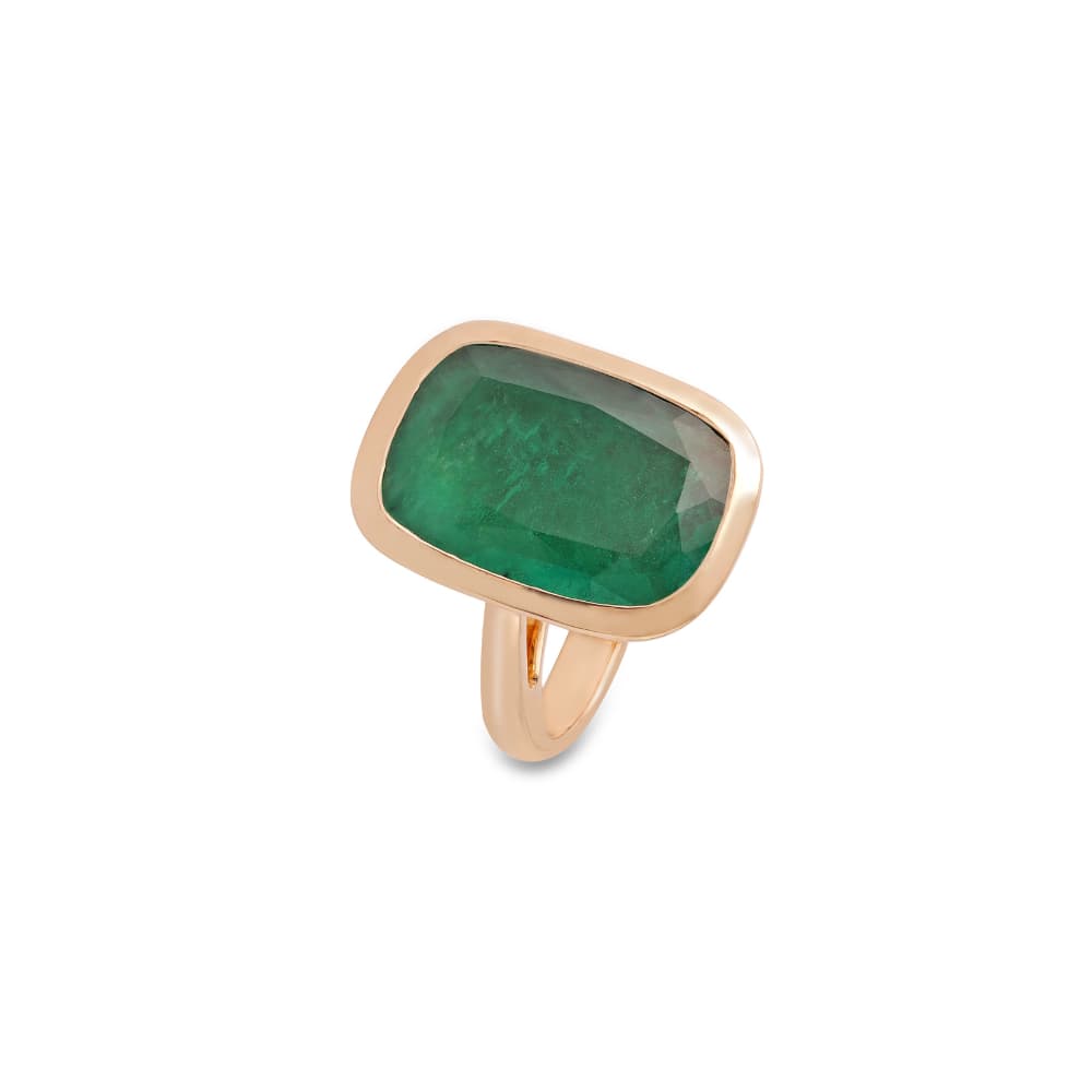 Anillo de cóctel en oro rosa con una gran esmeralda cojín de corte plano en bisel liso