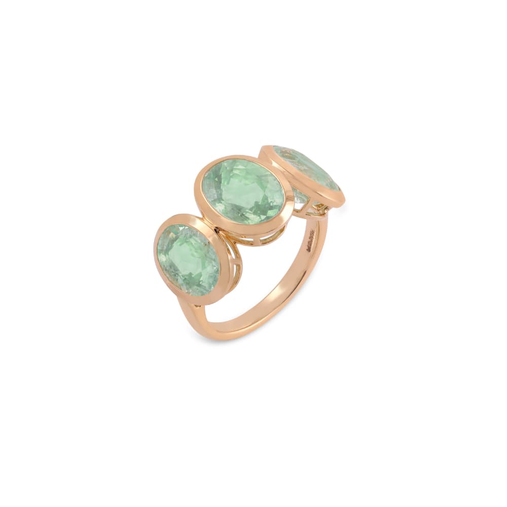 Anillo de oro rosa con tres piedras ovaladas verde menta en biseles individuales